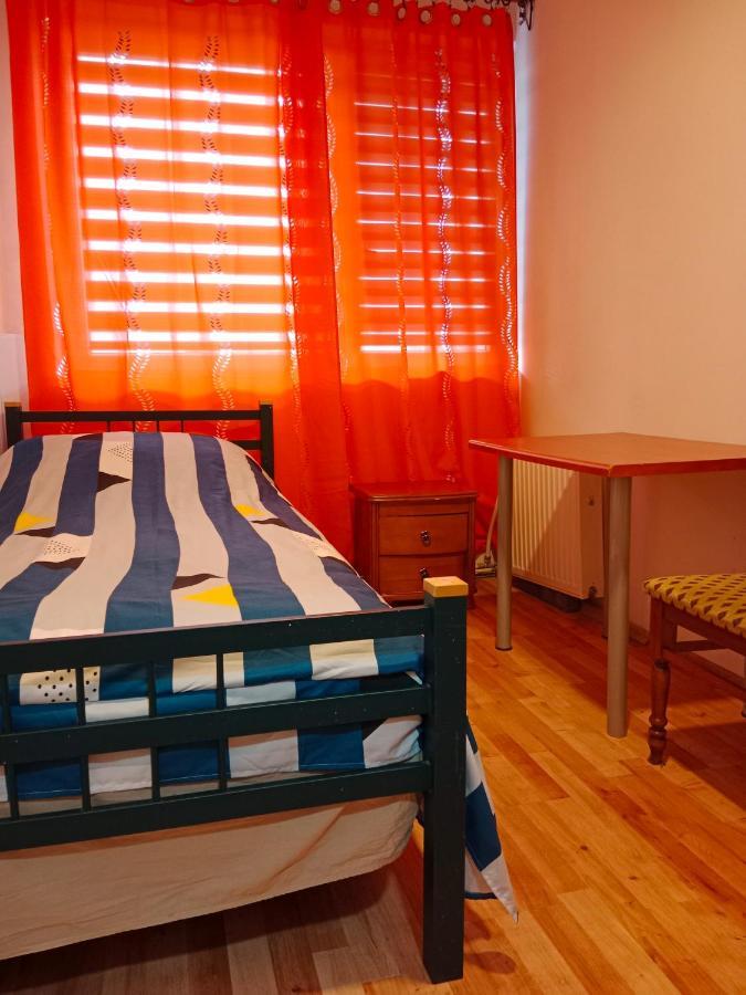 La Madriguera Bed and Breakfast Raszyn Esterno foto